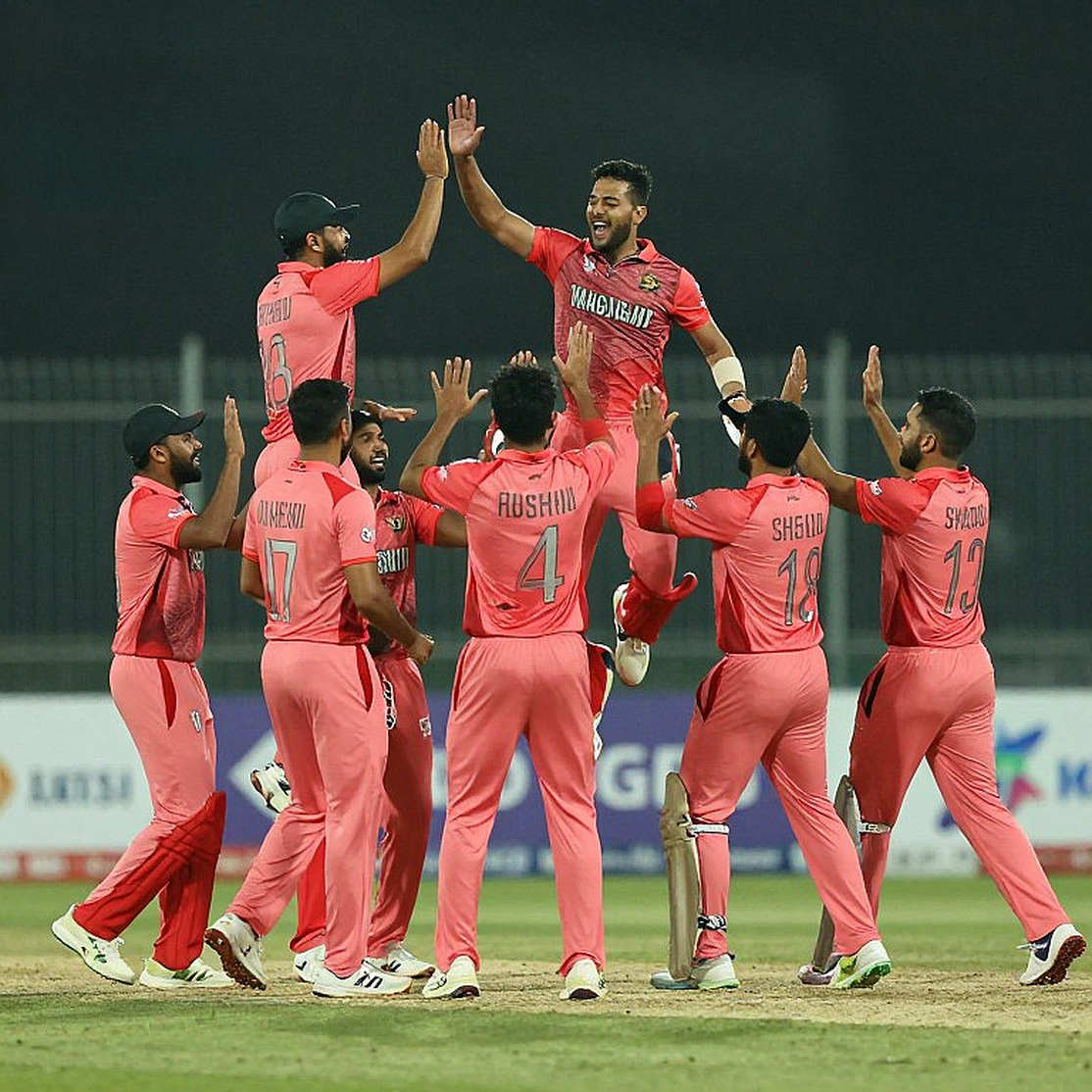 লেজার বনাম নিলাম: ট্রান্সফার উইন্ডোর কোলাহলে চাপা পড়া একাডেমির খাতা